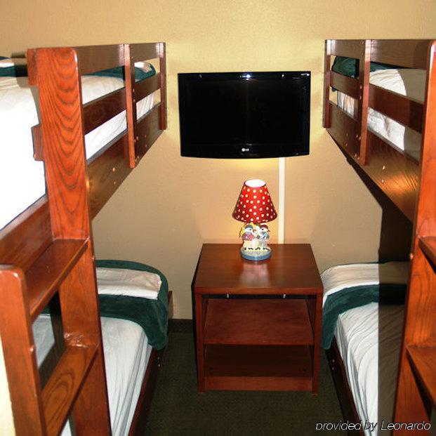 Big Splash Adventure Hotel And Indoor Water Park French Lick Habitación foto